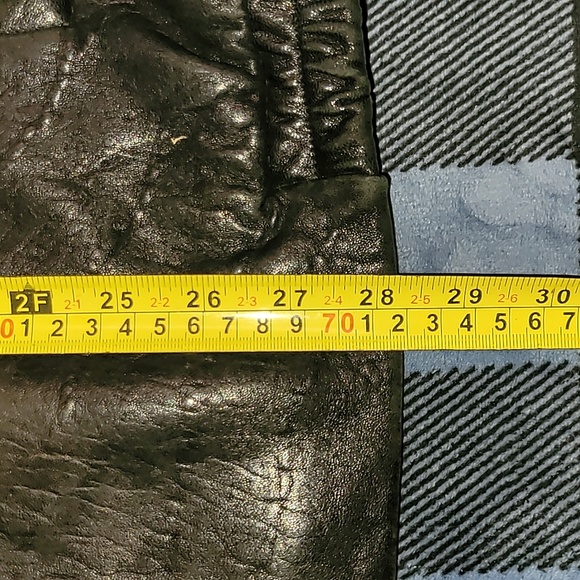 Vintage. 90s. Robert Comstock. Heavy leather bomber jacket. Men's size 44 Large - Picture 9 of 16